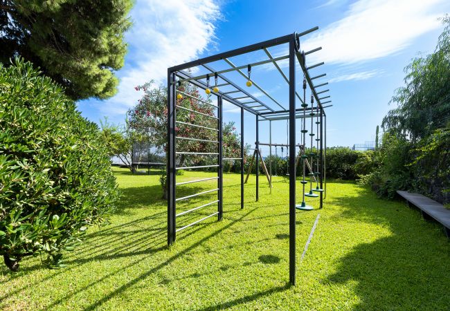 Appartamento a Stazzo - Casa con terrazza e accesso diretto al mare. Piscina in comune.  Appartamento a Stazzo - Casa con terrazza e accesso diretto al mare. Piscina in comune.