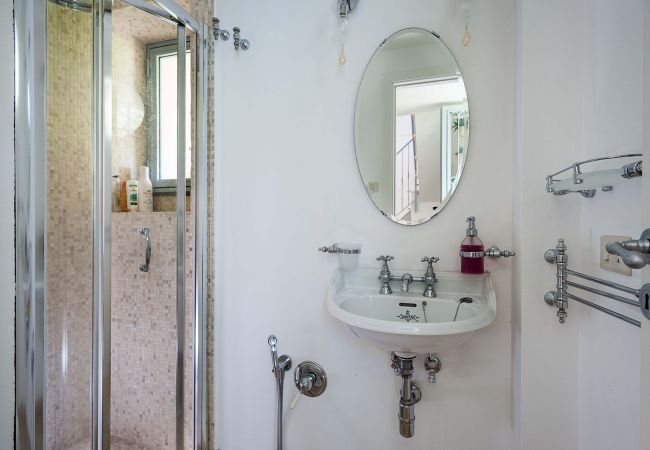 Appartamento a Stazzo - Casa con terrazza e accesso diretto al mare. Piscina in comune.  Appartamento a Stazzo - Casa con terrazza e accesso diretto al mare. Piscina in comune.