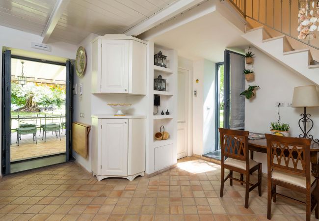 Appartamento a Stazzo - Casa con terrazza e accesso diretto al mare. Piscina in comune.  Appartamento a Stazzo - Casa con terrazza e accesso diretto al mare. Piscina in comune.