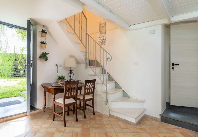 Appartamento a Stazzo - Casa con terrazza e accesso diretto al mare. Piscina in comune.  Appartamento a Stazzo - Casa con terrazza e accesso diretto al mare. Piscina in comune.