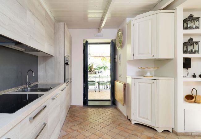 Appartamento a Stazzo - Casa con terrazza e accesso diretto al mare. Piscina in comune.  Appartamento a Stazzo - Casa con terrazza e accesso diretto al mare. Piscina in comune.