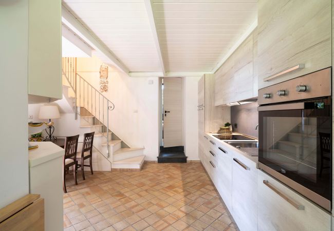 Appartamento a Stazzo - Casa con terrazza e accesso diretto al mare. Piscina in comune.  Appartamento a Stazzo - Casa con terrazza e accesso diretto al mare. Piscina in comune.