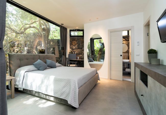 Appartamento a Stazzo - Casa con terrazza e accesso diretto al mare. Piscina in comune.  Appartamento a Stazzo - Casa con terrazza e accesso diretto al mare. Piscina in comune.