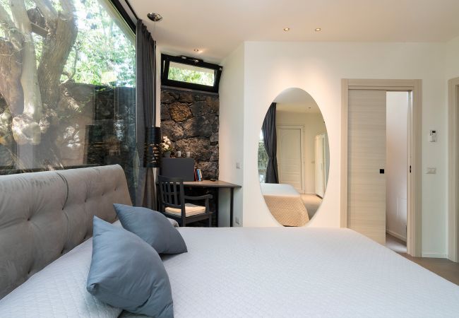 Appartamento a Stazzo - Casa con terrazza e accesso diretto al mare. Piscina in comune.  Appartamento a Stazzo - Casa con terrazza e accesso diretto al mare. Piscina in comune.