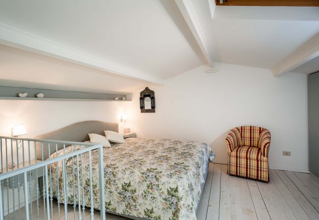 Appartamento a Stazzo - Casa con terrazza e accesso diretto al mare. Piscina in comune.  Appartamento a Stazzo - Casa con terrazza e accesso diretto al mare. Piscina in comune.