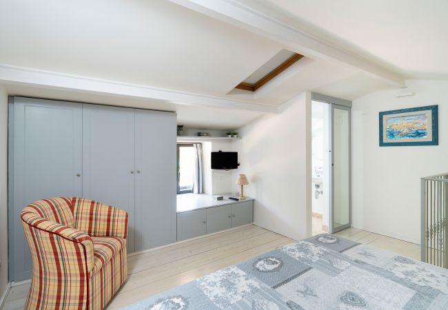 Appartamento a Stazzo - Casa con terrazza e accesso diretto al mare. Piscina in comune.  Appartamento a Stazzo - Casa con terrazza e accesso diretto al mare. Piscina in comune.