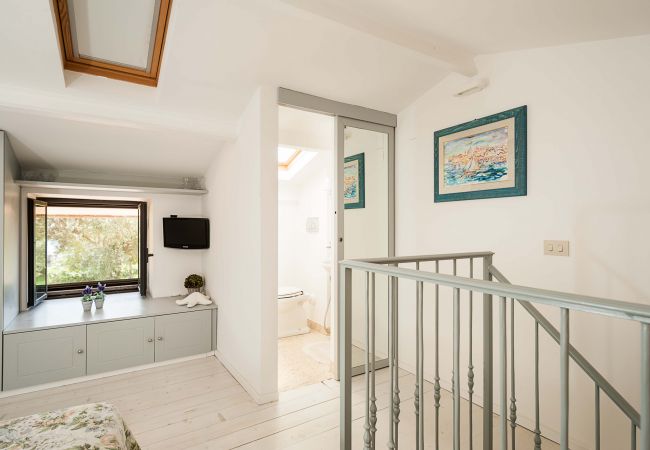 Appartamento a Stazzo - Casa con terrazza e accesso diretto al mare. Piscina in comune.  Appartamento a Stazzo - Casa con terrazza e accesso diretto al mare. Piscina in comune.