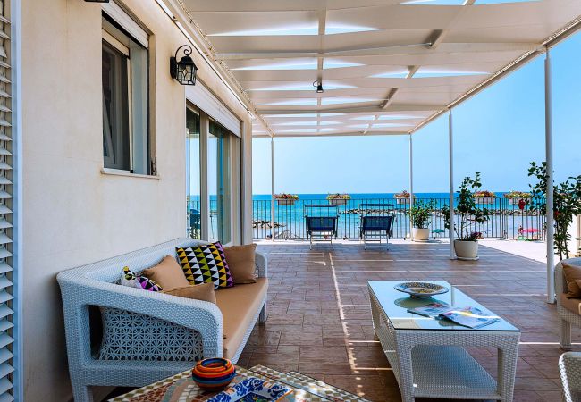 Appartamento a Scicli - Appartamento con terrazza fronte mare a Donnalucata, Scicli, Sicilia - Onda