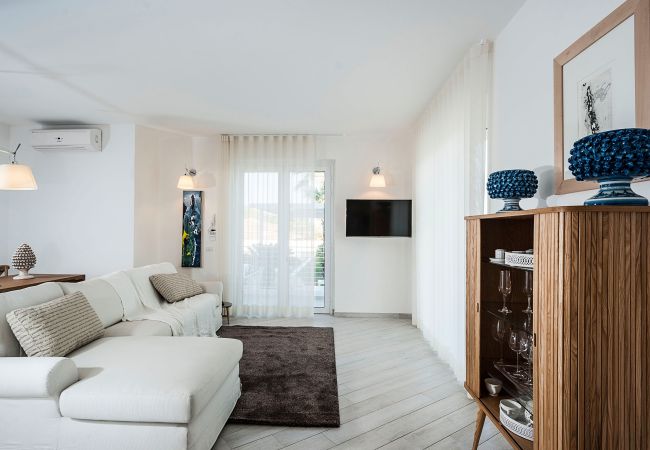 Villa a Marina di Modica - Villa fronte mare con piscina e area wellness a Marina di Modica, Sicilia Villa a Marina di Modica - Villa fronte mare con piscina e area wellness a Marina di Modica, Sicilia