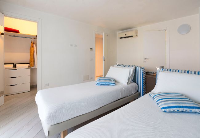 Villa a Marina di Modica - Villa fronte mare con piscina e area wellness a Marina di Modica, Sicilia Villa a Marina di Modica - Villa fronte mare con piscina e area wellness a Marina di Modica, Sicilia