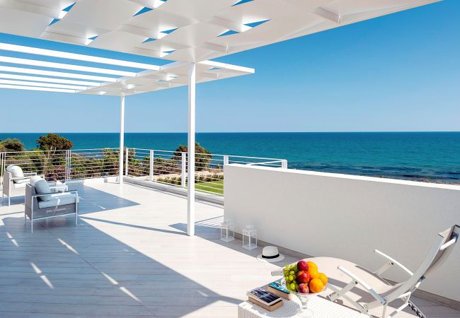 Villa a Marina di Modica - Villa fronte mare con piscina e area wellness a Marina di Modica, Sicilia Villa a Marina di Modica - Villa fronte mare con piscina e area wellness a Marina di Modica, Sicilia
