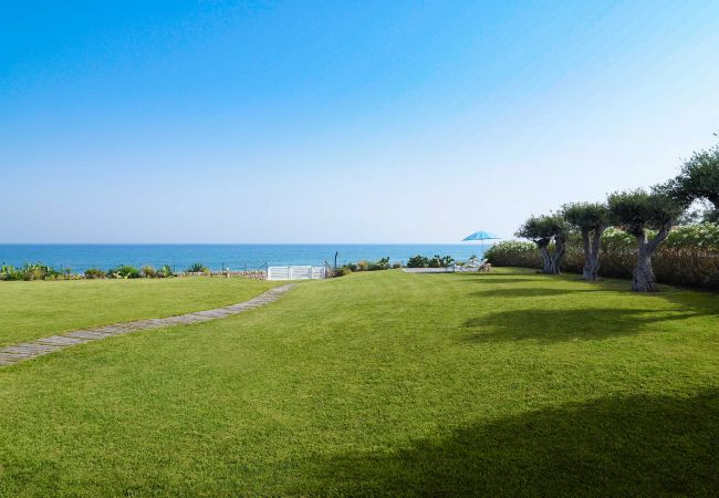 Villa a Marina di Modica - Villa fronte mare con piscina e area wellness a Marina di Modica, Sicilia Villa a Marina di Modica - Villa fronte mare con piscina e area wellness a Marina di Modica, Sicilia