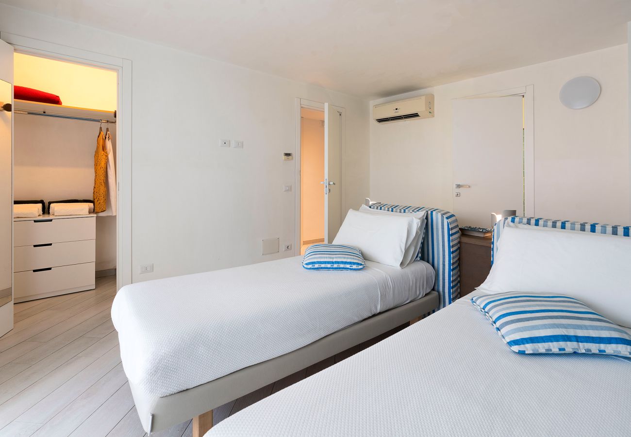 Villa a Marina di Modica - Villa fronte mare con piscina e area wellness a Marina di Modica, Sicilia