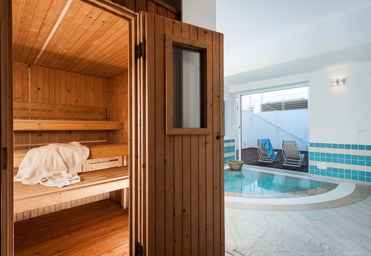 Villa a Marina di Modica - Villa fronte mare con piscina e area wellness a Marina di Modica, Sicilia