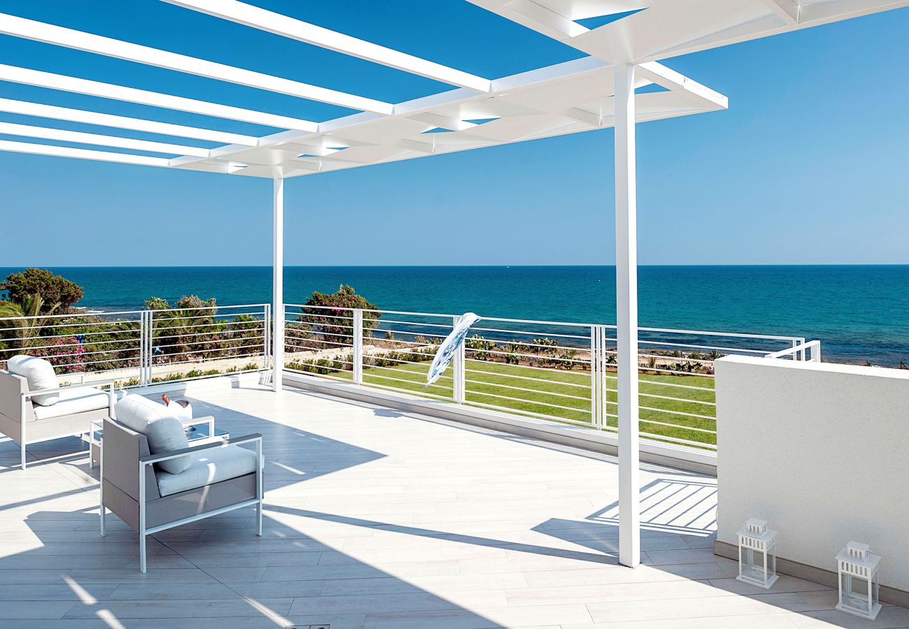 Villa a Marina di Modica - Villa fronte mare con piscina e area wellness a Marina di Modica, Sicilia