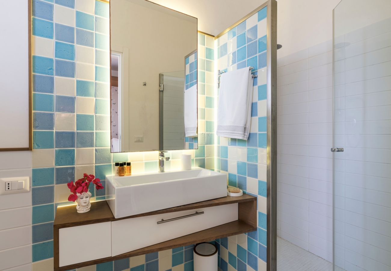 Villa a Marina di Modica - Villa fronte mare con piscina e area wellness a Marina di Modica, Sicilia