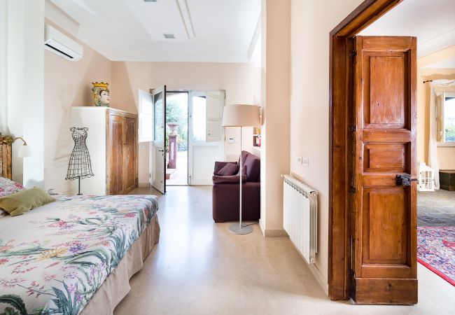 Villa a Milo - Villa con piscina e vista mare sull’Etna, Sicily - 12 pax Villa a Milo - Villa con piscina e vista mare sull’Etna, Sicily - 12 pax