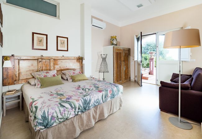 Villa a Milo - Villa con piscina e vista mare sull’Etna, Sicily - 12 pax Villa a Milo - Villa con piscina e vista mare sull’Etna, Sicily - 12 pax