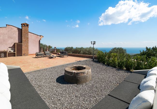 Villa a Milo - Villa con piscina e vista mare sull’Etna, Sicily - 12 pax Villa a Milo - Villa con piscina e vista mare sull’Etna, Sicily - 12 pax