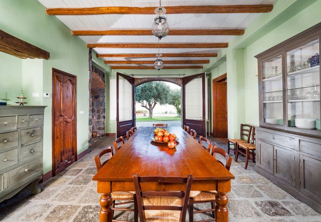 Villa a Milo - Villa con piscina e vista mare sull’Etna, Sicily - 12 pax Villa a Milo - Villa con piscina e vista mare sull’Etna, Sicily - 12 pax