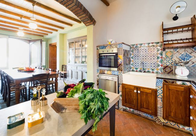 Villa a Milo - Villa con piscina e vista mare sull’Etna, Sicily - 12 pax Villa a Milo - Villa con piscina e vista mare sull’Etna, Sicily - 12 pax