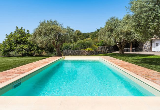 Villa a Milo - Villa con piscina e vista mare sull’Etna, Sicily - 12 pax Villa a Milo - Villa con piscina e vista mare sull’Etna, Sicily - 12 pax