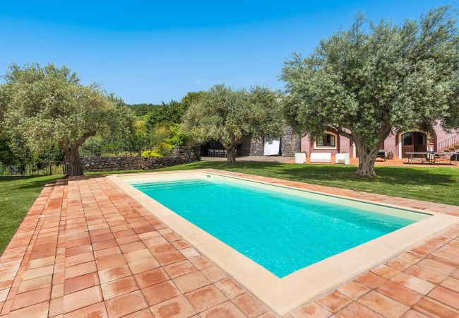 Villa a Milo - Villa con piscina e vista mare sull’Etna, Sicily - 12 pax Villa a Milo - Villa con piscina e vista mare sull’Etna, Sicily - 12 pax