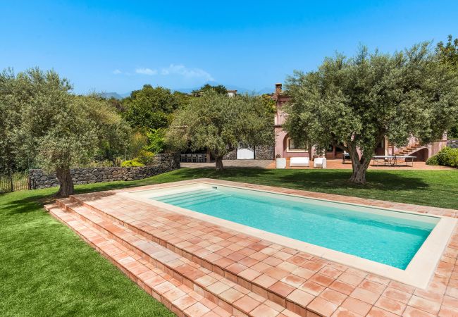 Villa a Milo - Villa con piscina e vista mare sull’Etna, Sicily - 12 pax Villa a Milo - Villa con piscina e vista mare sull’Etna, Sicily - 12 pax