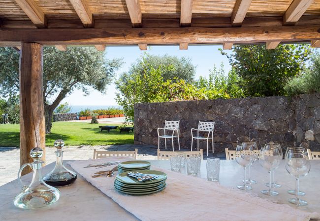 Villa a Milo - Villa con piscina e vista mare sull’Etna, Sicily - 12 pax Villa a Milo - Villa con piscina e vista mare sull’Etna, Sicily - 12 pax