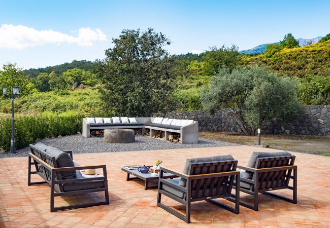 Villa a Milo - Villa con piscina e vista mare sull’Etna, Sicily - 12 pax Villa a Milo - Villa con piscina e vista mare sull’Etna, Sicily - 12 pax