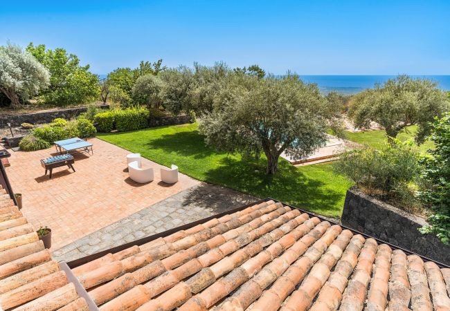 Villa a Milo - Villa con piscina e vista mare sull’Etna, Sicily - 12 pax Villa a Milo - Villa con piscina e vista mare sull’Etna, Sicily - 12 pax