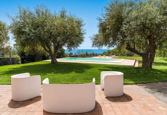 Villa a Milo - Villa con piscina e vista mare sull’Etna, Sicily - 12 pax Villa a Milo - Villa con piscina e vista mare sull’Etna, Sicily - 12 pax