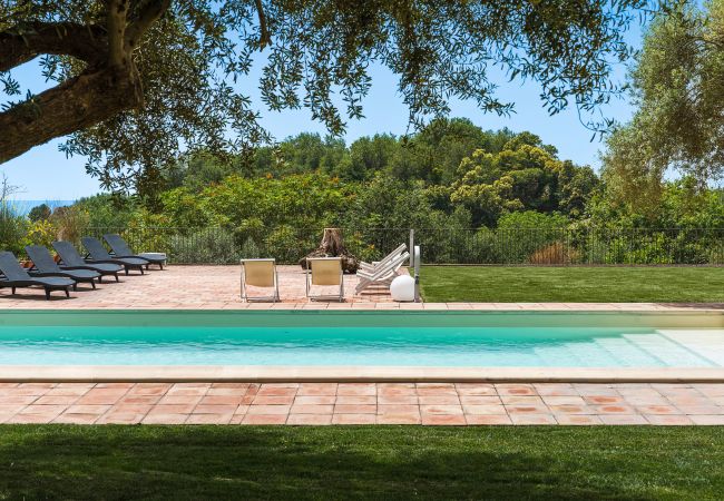 Villa a Milo - Villa con piscina e vista mare sull’Etna, Sicily - 12 pax Villa a Milo - Villa con piscina e vista mare sull’Etna, Sicily - 12 pax