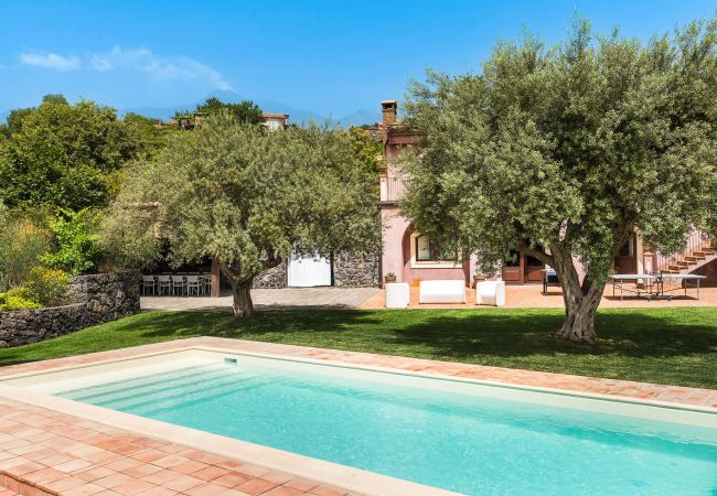Villa a Milo - Villa con piscina e vista mare sull’Etna, Sicily - 12 pax Villa a Milo - Villa con piscina e vista mare sull’Etna, Sicily - 12 pax