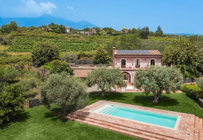 Villa a Milo - Villa con piscina e vista mare sull’Etna, Sicily - 12 pax Villa a Milo - Villa con piscina e vista mare sull’Etna, Sicily - 12 pax