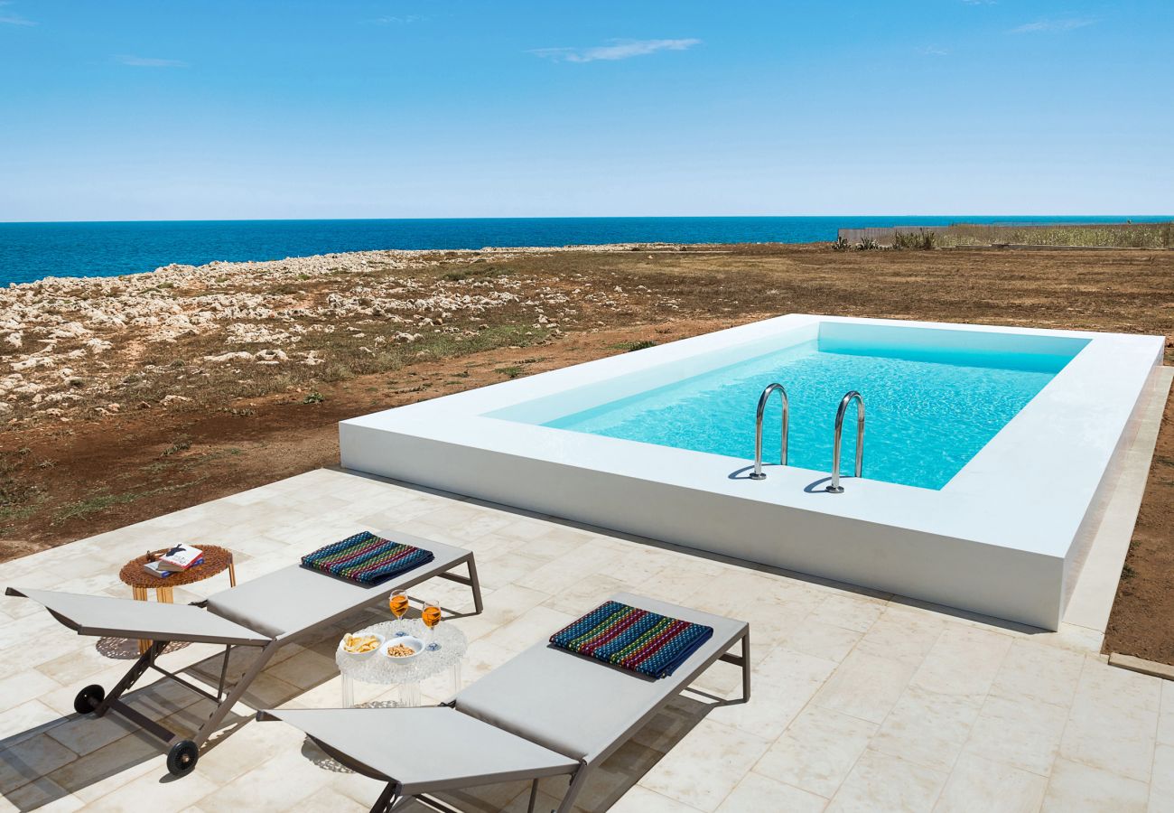 Villa a Portopalo di Capo Passero - Villa fronte mare con piscina privata a Portopalo, Sicilia - 10 pax