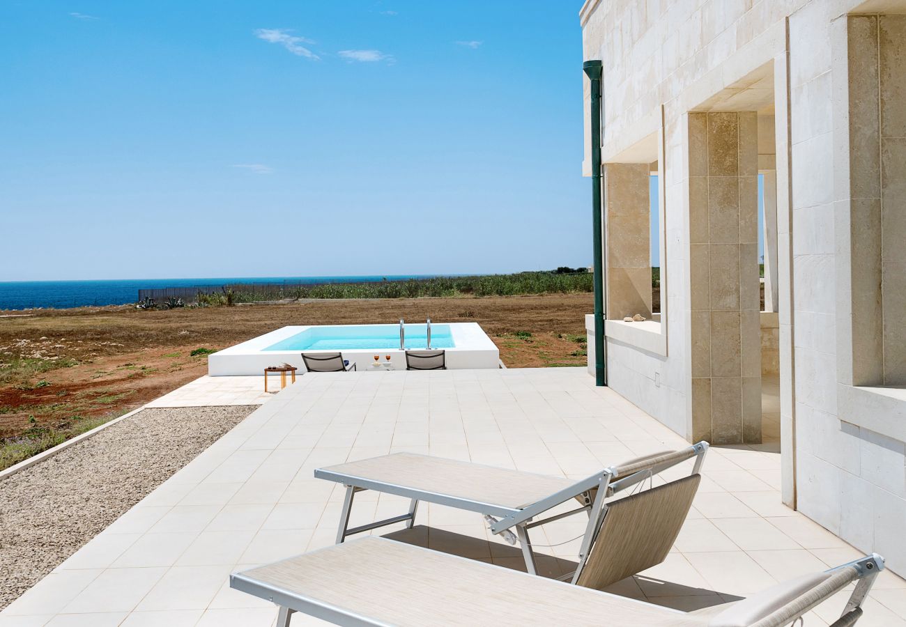 Villa a Portopalo di Capo Passero - Villa fronte mare con piscina privata a Portopalo, Sicilia - 10 pax