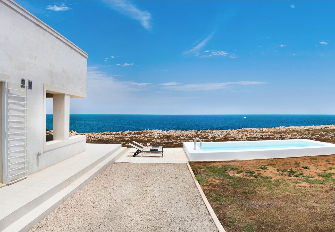 Villa a Portopalo di Capo Passero - Villa fronte mare con piscina privata a Portopalo, Sicilia - 10 pax