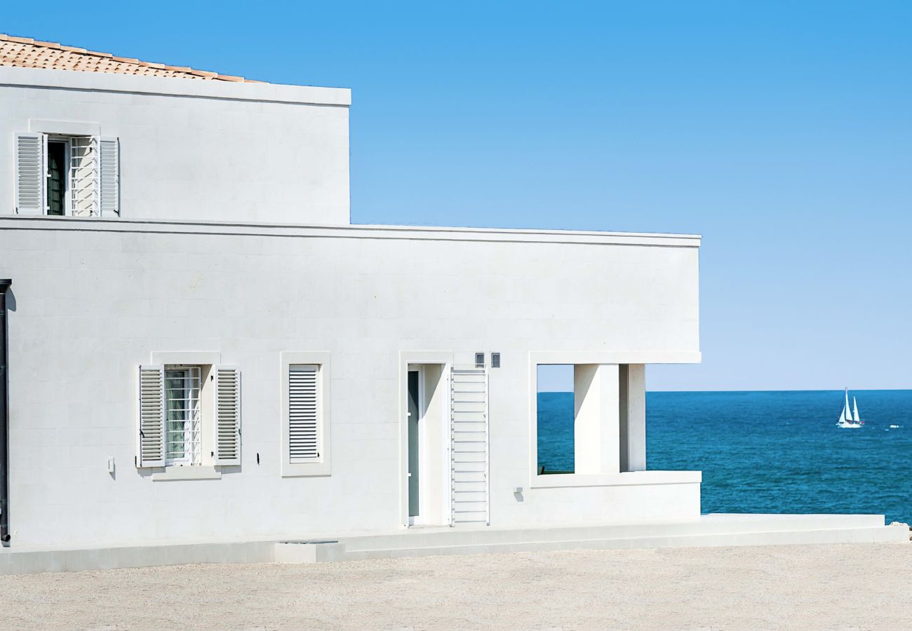 Villa a Portopalo di Capo Passero - Villa fronte mare con piscina privata a Portopalo, Sicilia - 10 pax