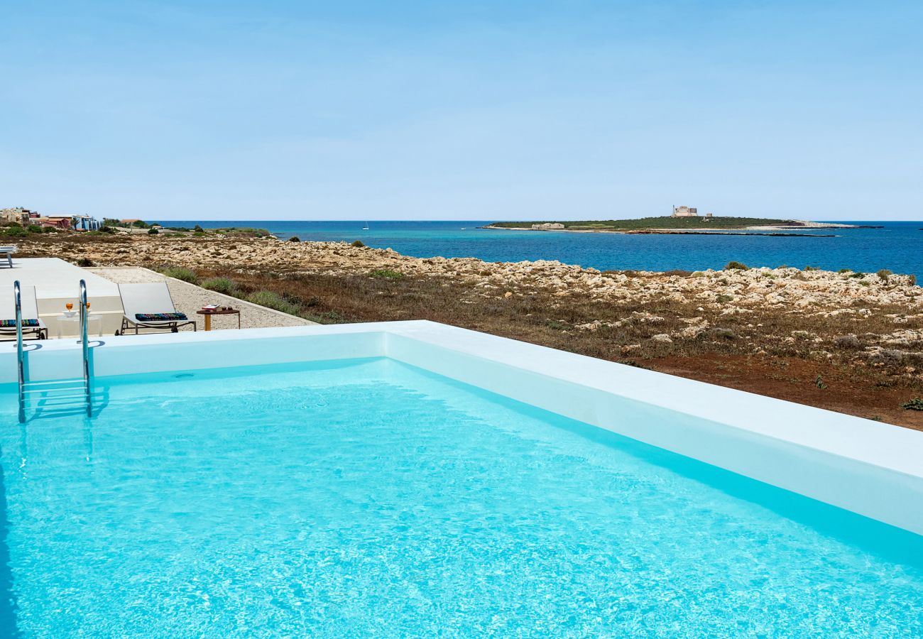 Villa a Portopalo di Capo Passero - Villa fronte mare con piscina privata a Portopalo, Sicilia - 10 pax