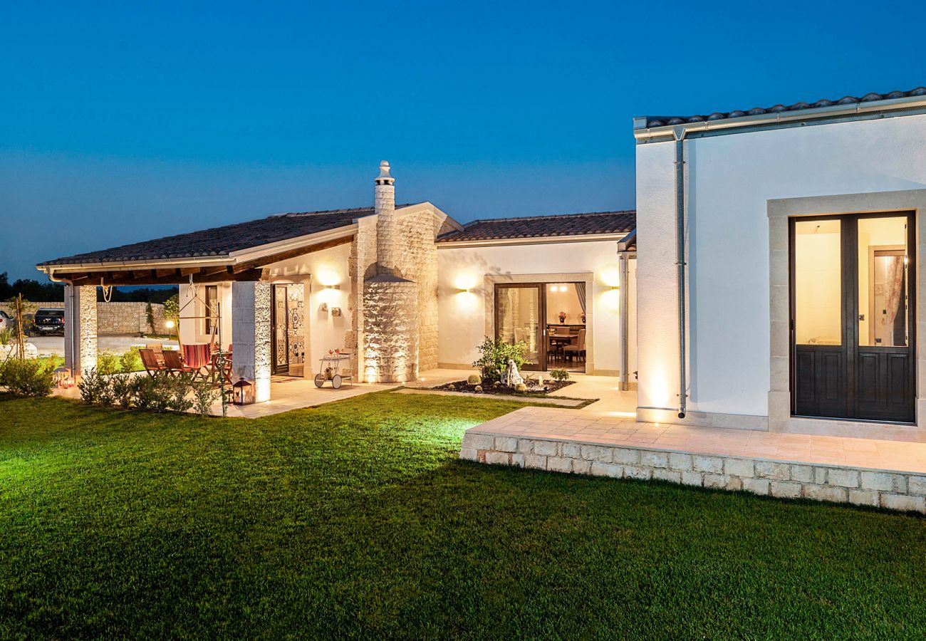 Villa a Rosolini - Villa di campagna con piscina privata