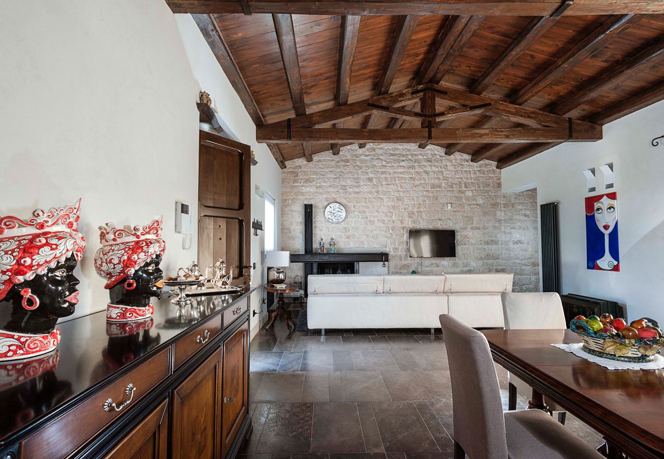 Villa a Rosolini - Villa di campagna con piscina privata
