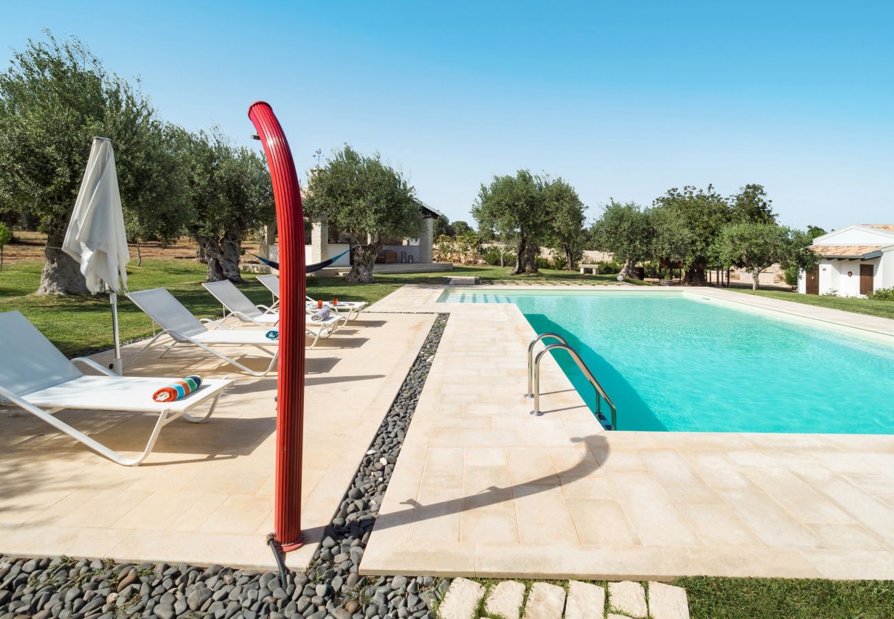 Villa a Rosolini - Villa di campagna con piscina privata