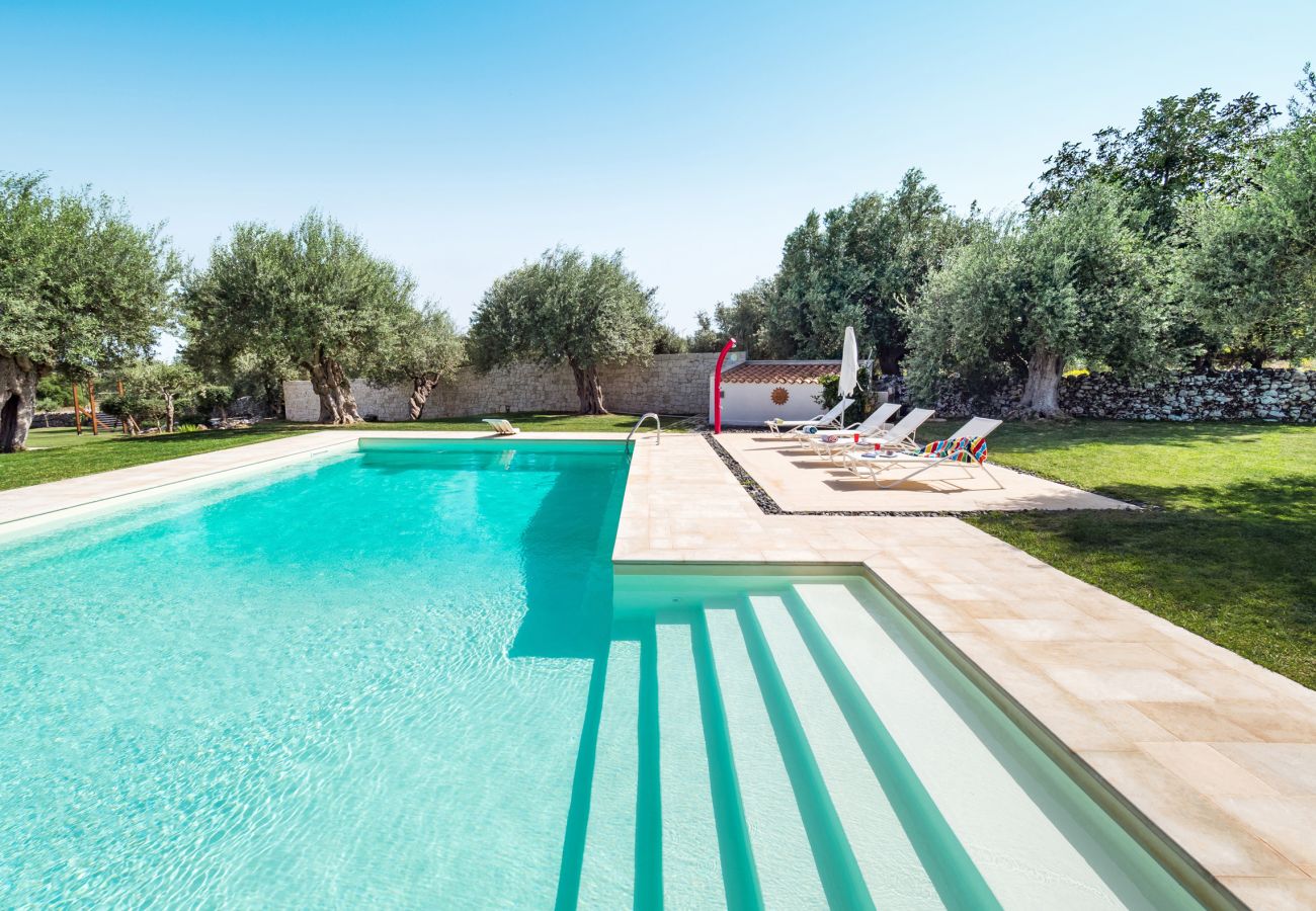 Villa a Rosolini - Villa di campagna con piscina privata