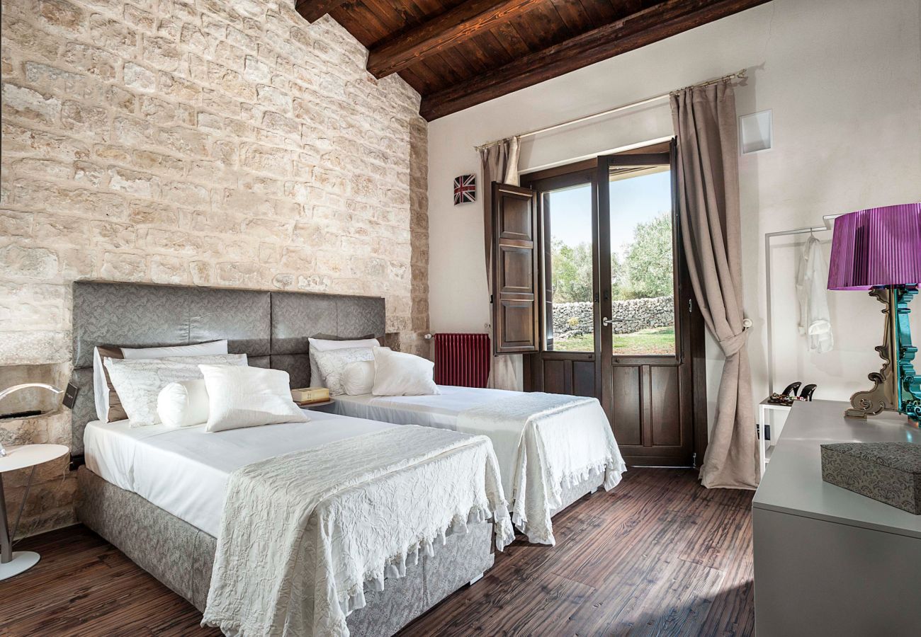 Villa a Rosolini - Villa di campagna con piscina privata