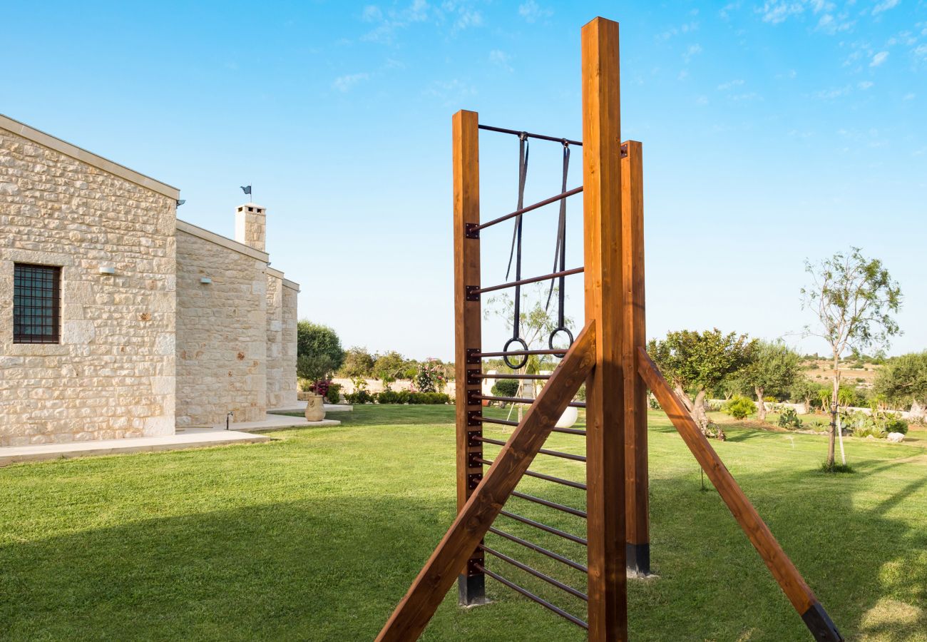 Villa a Rosolini - Villa di campagna con piscina privata