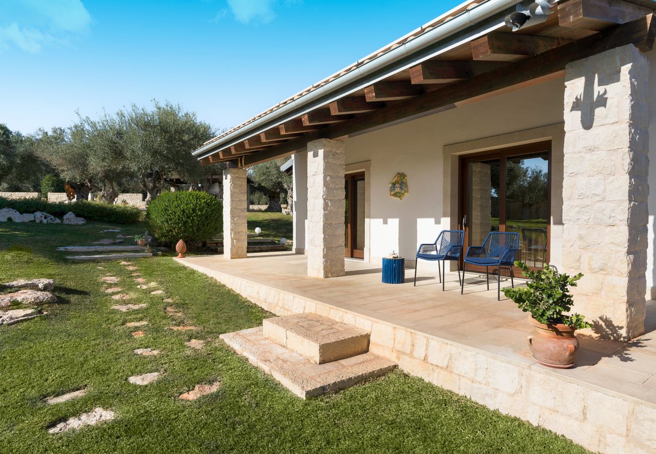 Villa a Rosolini - Villa di campagna con piscina privata