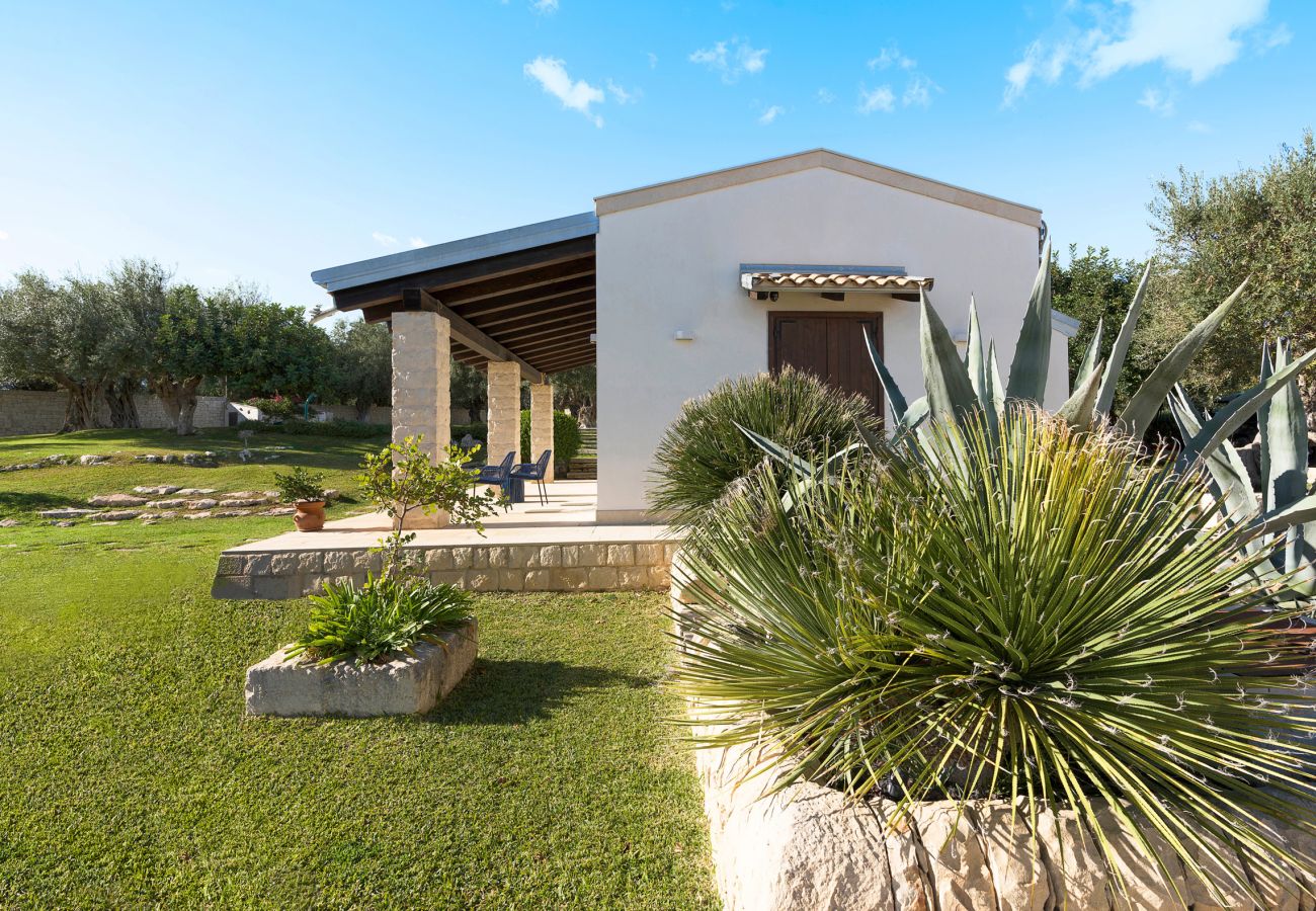 Villa a Rosolini - Villa di campagna con piscina privata