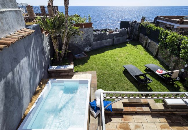 Villa a Santa Tecla di Acireale - Villa con Jacuzzi ed accesso diretto al mare, Santa Tecla, Sicilia