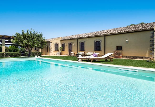 Villa a Siracusa - Elegante villa con piscina a Siracusa, Sicily